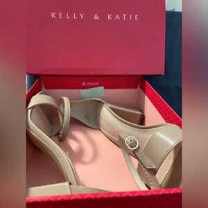 New in box. Kelly & Katie. Taupe Hailee heels